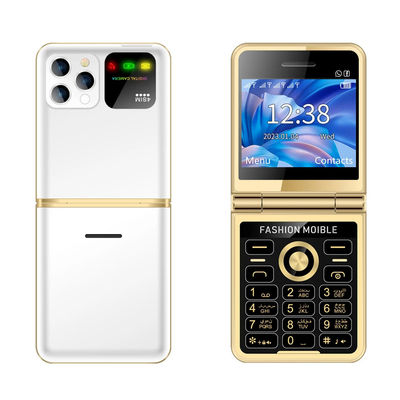 Un buen precio. Cuatro SIM Dial Bluetooth Luz de linterna LED Super delgado Función teléfono P20 plegable 2.4 '' pantalla HD en línea