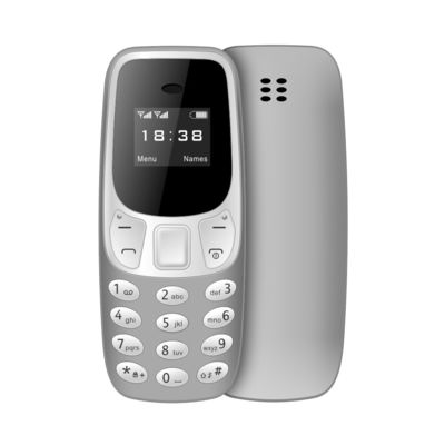 Un buen precio. Pequeño teléfono 2G con MTK6261 CPU 32MB de RAM y ranuras para tarjetas SIM para facilitar la comunicación en línea